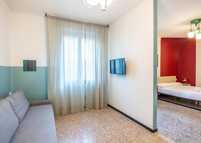 Bartoli Holidays, By Short Holidays בית הארחה 3*