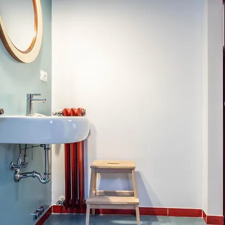 Bartoli Holidays, By Short Holidays 招待所 3*